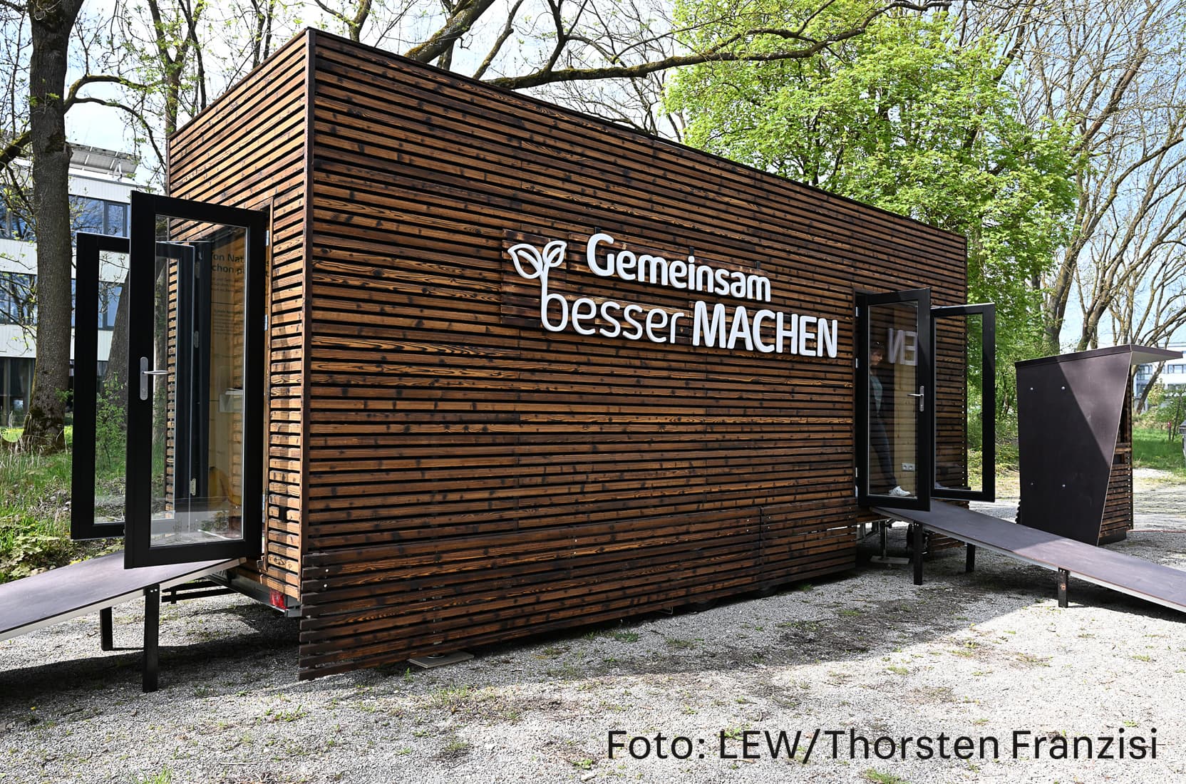 Die LEW-Nachhaltigkeitsbox auf dem Gelände von deka