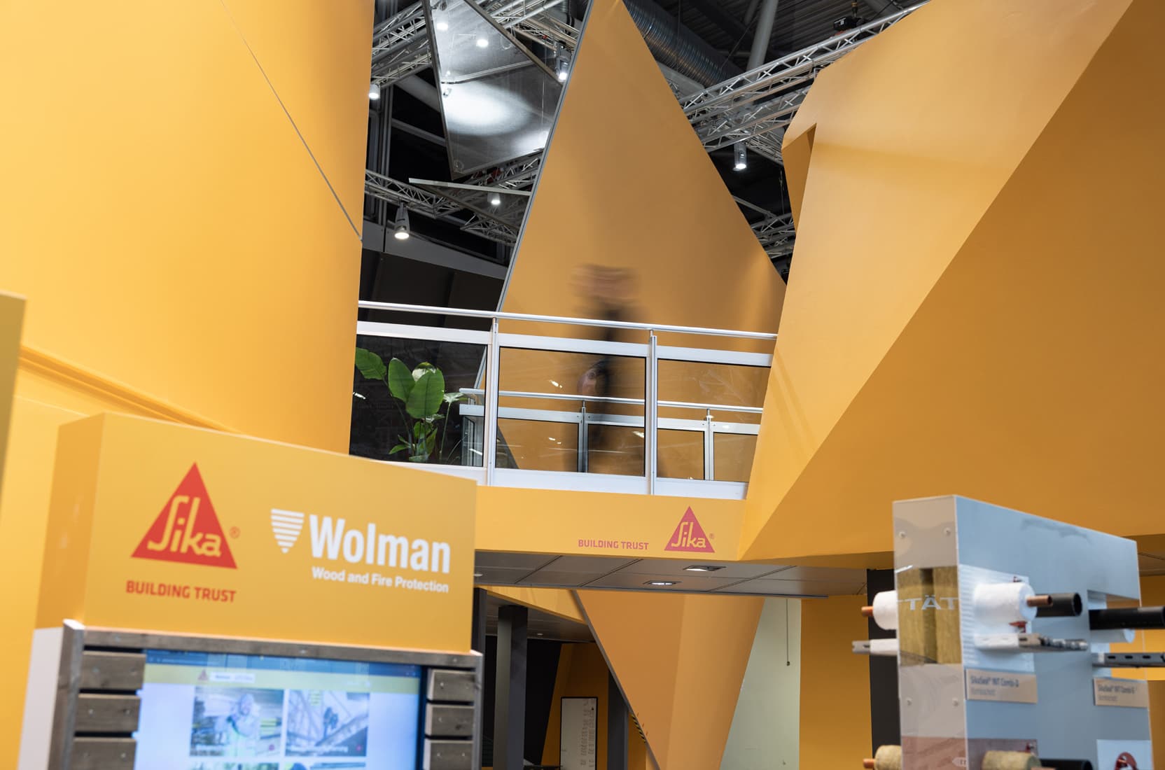Brücke auf dem Messestand von Sika auf der Messe Bau 2025 in München